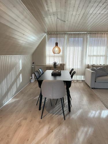 Cabin in Lava Village with hot tub, Selfoss (photo 10)