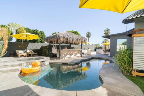 Desert Paradise salt water pool & Spa 1 mile to Coachella Fest