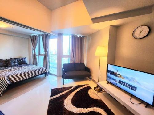 BGC Spacious 1BR Uptown Parksuites with Balcony City View