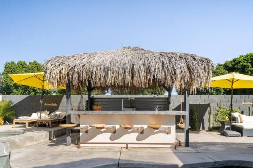Desert Paradise salt water pool & Spa 1 mile to Coachella Fest in Indio, USA
