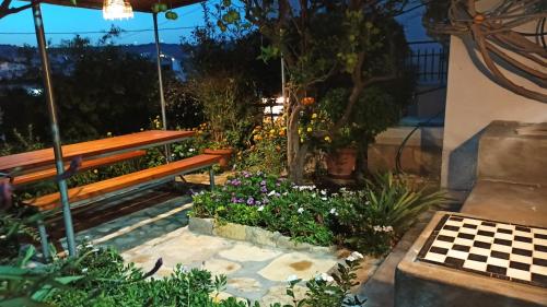 Dārzs, Voula's Garden Apartments in Lipsi
