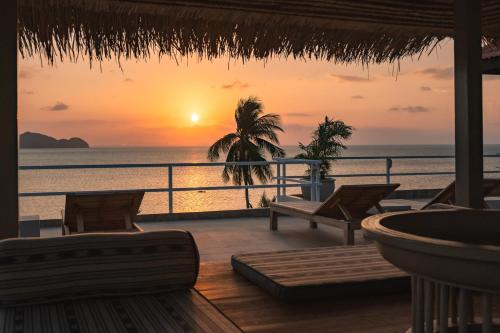 Baan Jai Dee Beach Front Hotel thumbnail 4