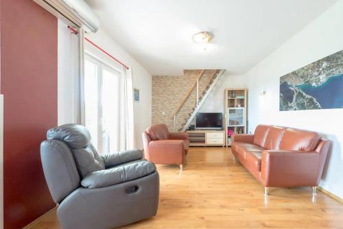 Apartment with Terrace and Sea View room in Family-friendly apartments with swimming pool Kastel Novi Kastela - 22569