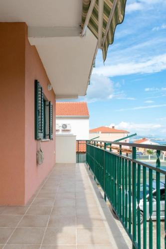 Apartment with Terrace and Sea View image 8