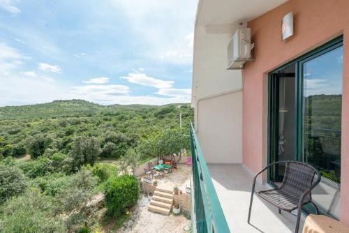 Apartment with Terrace and Sea View image 6