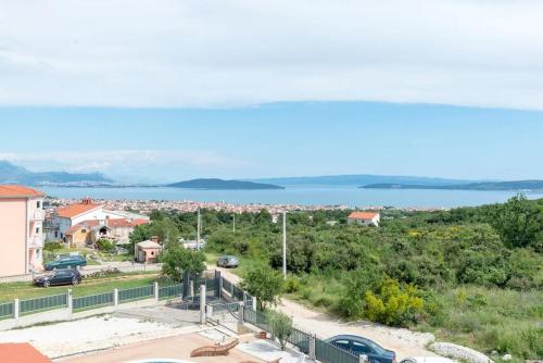 Apartment with Terrace and Sea View image 5