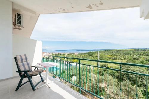 Apartment with Terrace and Sea View image 4