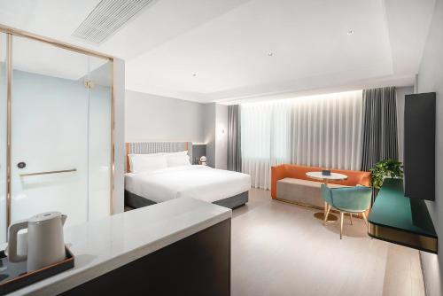 room detail thumbnail 2