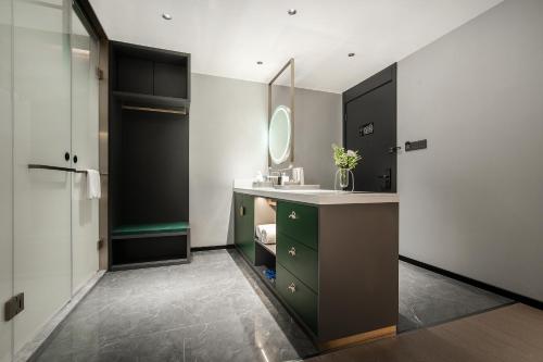 R ROYALSS HOTEL Chengdu Chunxi Road Taikoo Li in Chengdu