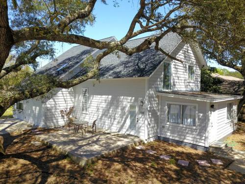 Bayside Cove Retreat Your Coastal Escape in Shalimar (Florida)