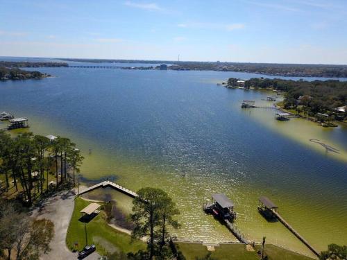 Bayside Cove Retreat Your Coastal Escape in Shalimar (Florida)