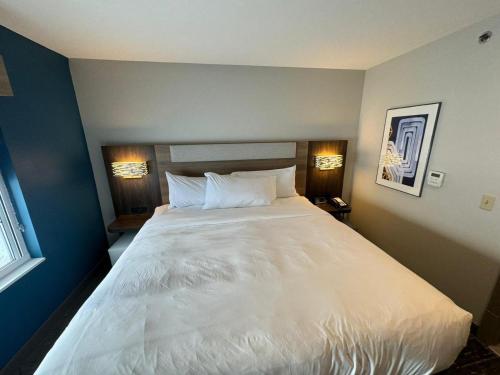 Holiday Inn Express & Suites Port Washington, an IHG Hotel