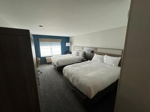 Holiday Inn Express & Suites Port Washington, an IHG Hotel