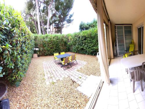 Appartement Six-Fours-les-Plages, 2 pièces, 4 personnes - FR-1-316-332 - Location saisonnière - Six-Fours-les-Plages