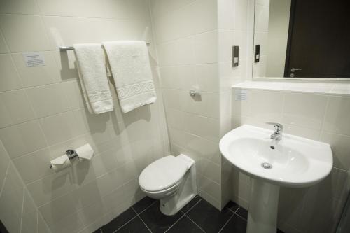 Ramada Milton Keynes - image 9
