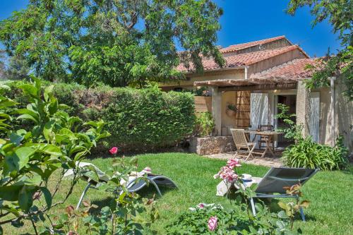 Small quiet house Dracena with its pretty garden - 2 people - Location saisonnière - Calvi