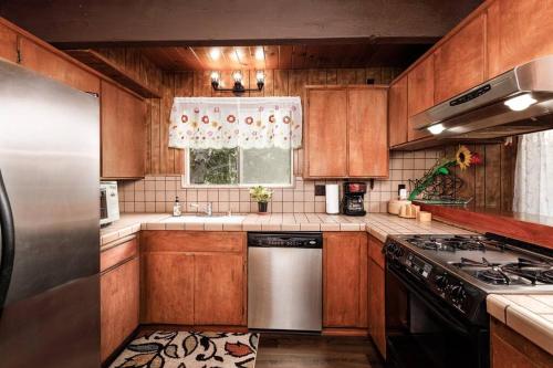 Classic AFrame - Fireplace - GameRoom - 2 Decks View in Lake Arrowhead, USA
