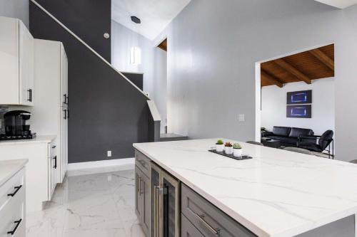 Escondida Drive - Minimum 3 Night Stay