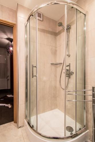 One-Bedroom Apartment image 2