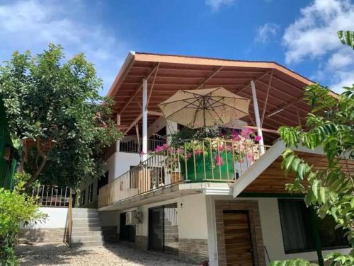 4 Beautiful top unit, pvt deck, GREAT location!