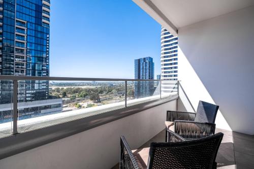 Panoramic Views 2br With Pool And Free Carpark