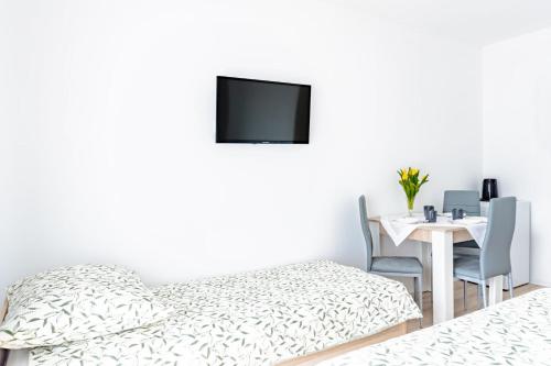 1 double bed, 1 twin bed