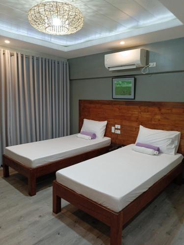 2 twin beds