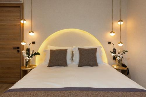 Deluxe Family Room image 4