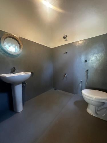 Double Room with Sea View image 7