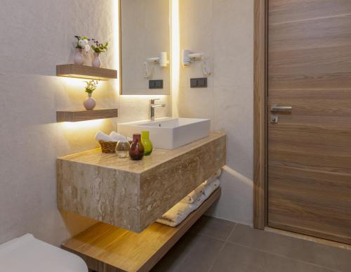 Double Room with Balcony image 1
