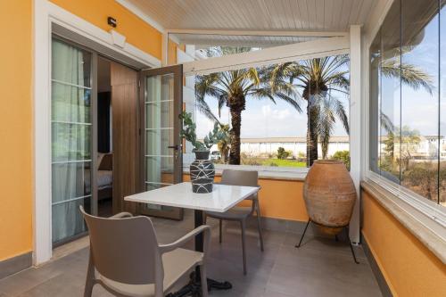 Double Room with Balcony image 2