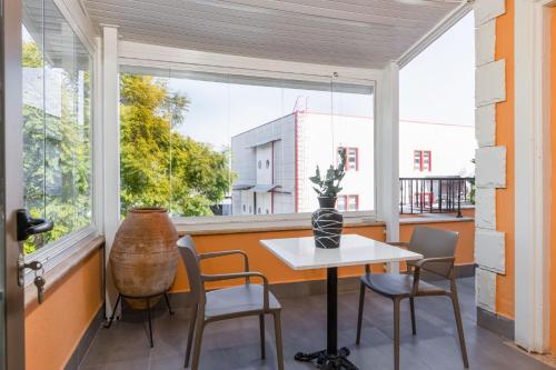 Double Room with Balcony image 6