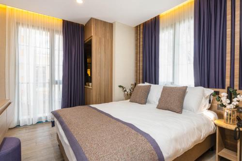 Double Room with Balcony room in Ema Houses