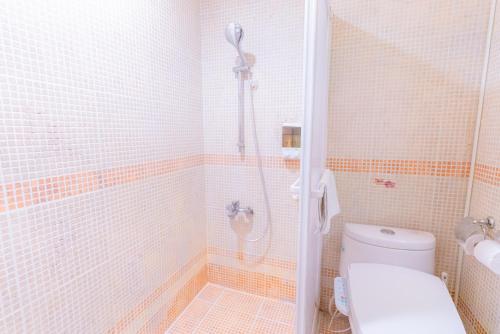 Twin Room with Mountain View image 3
