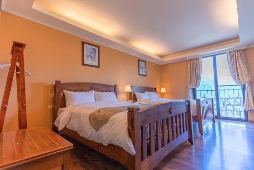 Twin Room with Mountain View image 10