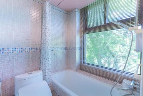Double Room with Mountain View image 5