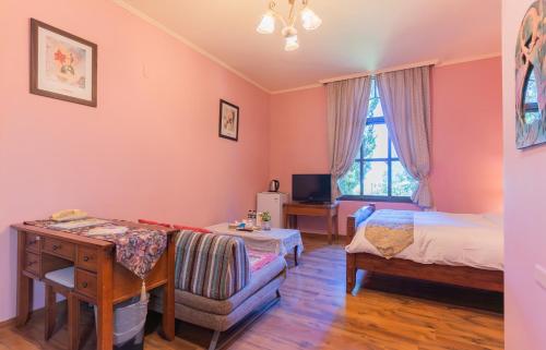 Standard Double Room image 2