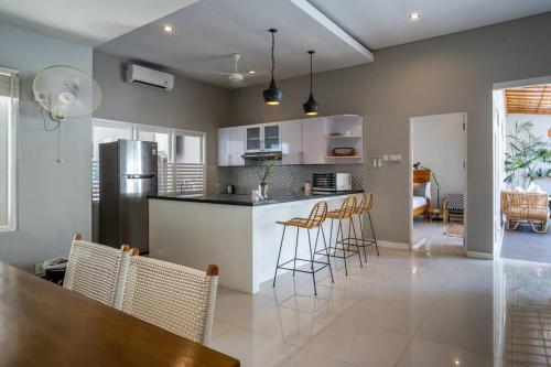 Spacious Two Bedroom Modern Tropical Home