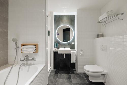 room detail thumbnail 2