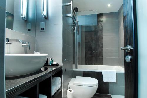 room detail thumbnail 2