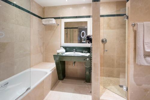 room detail thumbnail 2