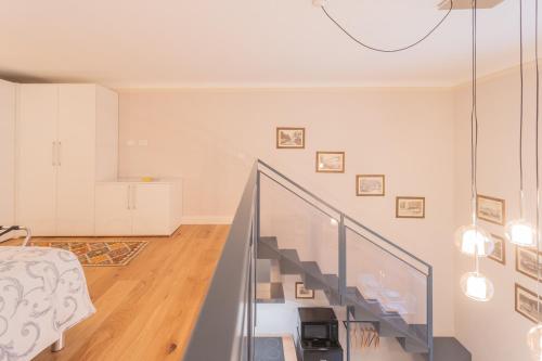 One-Bedroom Apartment image 10