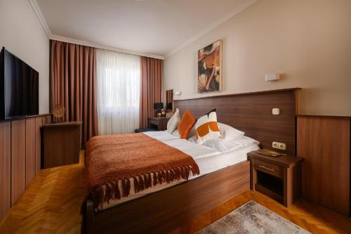 Szilfa Étterem Mariann Apartman - image 4