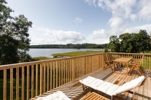 Apartment with Lake View