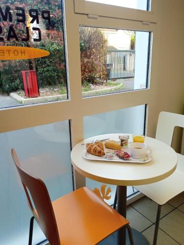 Premiere Classe Saint Brice Sous Foret - image 4