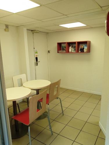 Premiere Classe Saint Brice Sous Foret - image 12