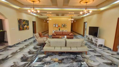 Общая зона отдыха/ТВ, Gaïa Luxury Suites (Gaia Luxury Suites) in Либревиль