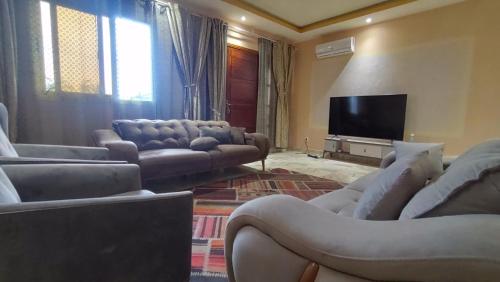 Общая зона отдыха/ТВ, Gaïa Luxury Suites (Gaia Luxury Suites) in Либревиль