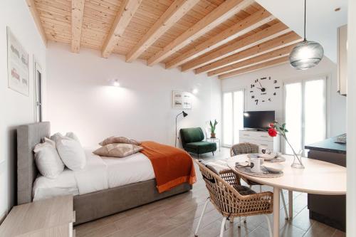 One-Bedroom Apartment image 10