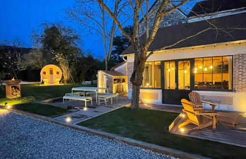 Erkély/terasz, La Petite Maison de Giverny - Privatisation Gîte de charme 5 étoiles au cœur du village - 3 Chambres (La Petite Maison de Giverny - Privatisation Gite de charme 5 etoiles au cœur du village - Maison 3 C) in Giverny